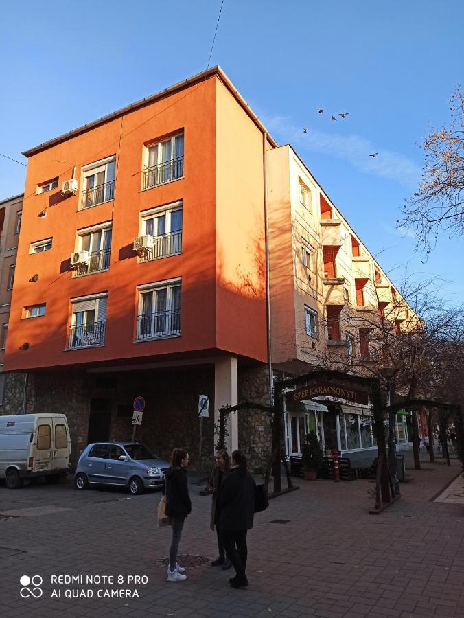 סולנוק Centrum 2 Apartman מראה חיצוני תמונה